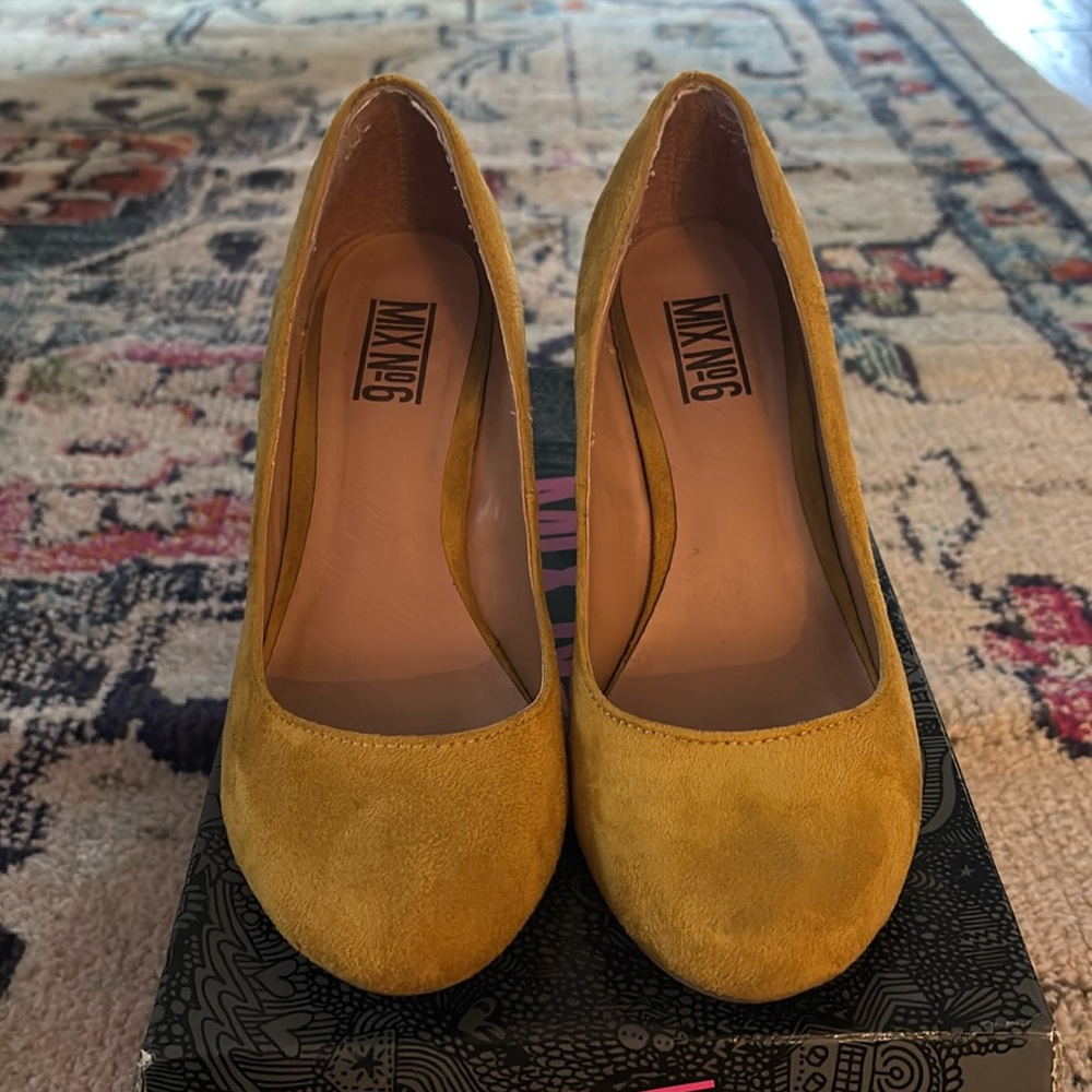Mix No.6 OTAVIA mustard color suede wedge heels